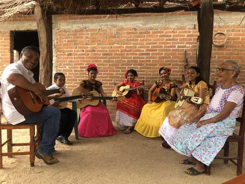 Jesús Hernández lucha para que el zapoteco sea revalorado en Ixtepec